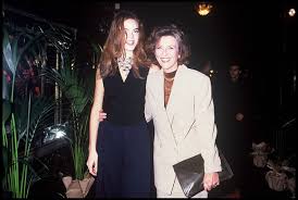 She is a cousin of the writer marc levy, and alliance writer alexander garden. Julie Andrieu Les Carnets De Julie Sa Relation Avec Un Homme 34 Ans Plus Vieux