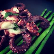 Utilizamos o pulpo em uma disciplina e grupo de estudos. Lauwarmer Pulpo Salat Mit Zitronen Marinade