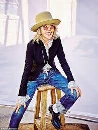 Diane keaton is a renowned american actor and occasional singer. Ageless Style Diane Keaton Cindy Hattersley Design