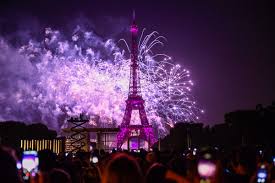 Feu d'artifice 14 juillet 2021 : Un Feu D Artifice A Paris Pour Le 14 Juillet Et Pas Ailleurs On Se Moque De Nous