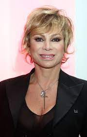 Il nostro eroe impegnato in un balletto con carmen russo. Carmen Russo Un Fisico Statuario In Onda All Isola Dei Famosi