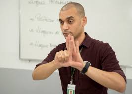 Surdo e notícia: acesso à informação para quem?