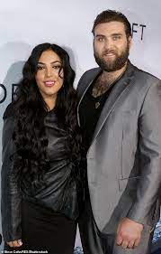 Nicolas cage is in newlywed bliss! Nicolas Cage Is Helping His Son Weston To Pay 8k A Month Child Support For His