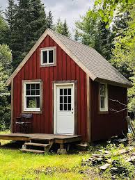 With a remote site in appalachian ohio, connecting to the local water and electrical grid wasn't even an option for architect greg. 15 Off The Grid Homes For Sale Right Now Bob Vila