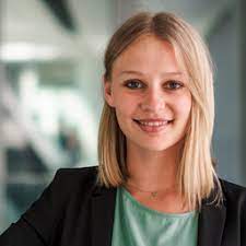 Kritik an bundesregierung luisa neubauer kündigt klimaklage an. Luisa Neubauer Corporate Responsibility Consultant Scholz Friends Reputation Xing