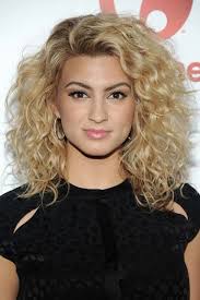 Frisuren Mittellang Locken Frisuren Locken Mi Naturlocken Frisuren Frisuren Bob Frisur Naturwelle