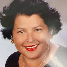 ☝️ “Ahora hay mucho plástico. Veamos si podemos limpiar todo antes de que  empiece a llover y todo este plástico acabe en el océano”, comenta en cada  uno de sus videos. 🌧️