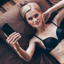 Frau bombardiert Mann mit Nacktfotos – Urteil gefallen | STERN.de