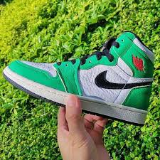 Jordan 1 Low White Lucky Green Black Air Jordan 1 High Lucky Green Women Shoes Sneakers Jordans Men Casual Outfit Fashion Style In 2020 Air Jordans Womens Shoes Sneakers Shoes Sneakers Jordans