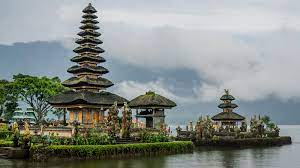 Ubud merupakan salah satu ikon tempat wisata gianyar, bahkan bali. 10 Tempat Wisata Favorit Wisatawan Indonesia Di Bali
