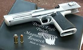 Developed in 1988 by american evan whildin of action arms, the.50 ae is one of the most powerful pistol cartridges in production. Pistola Desert Eagle Apta Para Cazar Elefantes O Para Entrar En Combate Arma Corta