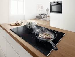 Piani di cottura a induzione con veneta cucine la sicurezza. Annie Claire Il Nuovo Piano Cottura A Induzione Con Cappa Integrata Di Bosch