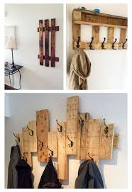 Certains modèles réunissent du bois et du métal, comme l'étagère murale industrielle en fer forgé qui se fixe au mur grâce à des supports crochets. 10 Idees Pour Habiller Un Mur Habiller Idees Mur Pour Decoration Murale Palette Porte Manteau Mural Deco Palette Bois