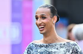 Google Trashed For Holiday Shopping Ad Featuring Man Dressed Like A Woman  http://dlvr.it/TGkfN4