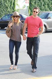 Henry cavill es captado con su supuesta novia y causa revuelo en redes. Henry Cavill Y Kaley Cuoco La Nueva Pareja Chicentral Net