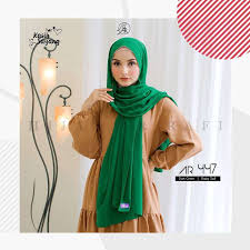 Jika dibandingkan dengan hijab yang lain, model hijab pashmina terbaru 2021 termasuk jenis hijab yang memiliki bentuk berbeda dengan yang lainnya. Hijab Pashmina Arrafi Terbaru 447 Pashmina Instan Terbaru Agustus 2021 Harga Murah Kualitas Terjamin Blibli