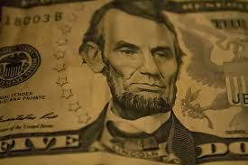 Desplome del 5.6% por concepto de remesas en el primer semestre de 2025 no  impacta significativamente en Querétaro: René Loya Poletti