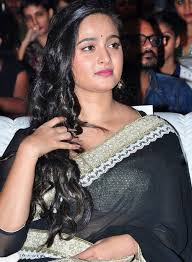 Anushka shetty nose actress ring indian face actresses bollywood bubbly south most india rings nayanthara lips kapoor anushkashetty aunty telugu. 10 Times Baahubali Actress Anushka Shetty Proved She Looks Stunning In Sarees International Media News