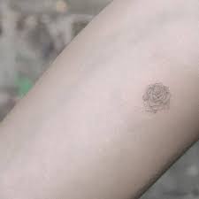 Single Needle Rose Tattoo For Sarah Thank You Tattoo Artist Lindsay April Tattoos Rose Tattoos Dainty Tattoos