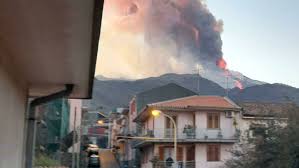 Chiuso l'aeroporto di catania per il troppo fumo. 9i2oprwhle7zrm