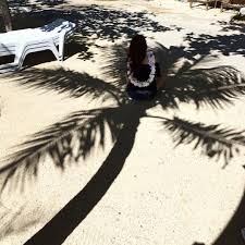 mahalo shiho ga8 パームツリーの影があると とりあえず座ってみる 影も可愛い philippines フィリピン セブ セブ島 trip travel genic waikiki beach oahu waikiki