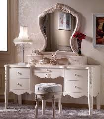 Meja rias minimalis ini terbuat dari bahan particle board dengan dimensi 100 x 40 x 133 cm. Meja Rias Minimalis Bunga Mawar Meja Rias Terbaru 2019 Famrih Furniture Jepara Table Decor Living Room Bedroom Furnishings Bedroom Interior