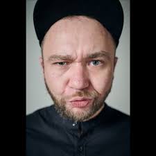 Dziś rano pisaliśmy o kontrowersjach związanych ze zdjęciem, które trafiło  do kapsuły czasu w legnickiej katedrze Do środka zamiast oryginalnej  fotografii z „Imienin Ulicy Najświętszej Marii Panny” trafiła wersja  poprawiona, z doklejoną