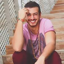 Jun 12, 2021 · ظهرت الفنانة المصرية كارمن سليمان بفستان قصير ومطرز بأحدث جلسة تصوير لها، مع تسريحة شعر مفرود الى الخلف، ومكياج ناعم بيّن ملامحها.وشاركت الجمهور مجموعة Facebook