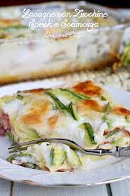 Le lasagne con le zucchine rappresentano la soluzione ottimale, dove il gusto viene conservato e le calorie ridotte, grazie alla presenza della verdura. Lasagne Alle Zucchine Speck E Scamorza