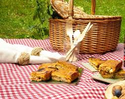 Comida para un picnic con empanada gallega | MORALON