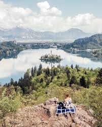Bled In Slowenien Vom Aussichtspunkt Ojstrica Hast Du Einen Wunderschonen Ausblick Auf Den Bleder See Die Ausgeschilderte Wanderung Instagram Slovenia Water