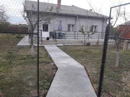 Cauți mai multe imobiliare de vânzare? Proprietar Vand Casa In Com Oarja Jud Arges La 9 Km De Pitesti Cu Iesire La Autostrada A1 Casa Este O Constructie Din Caramida Cu 3 Camere P Structures Sidewalk