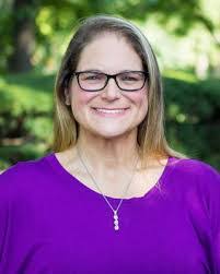 Shelley Maxwell's Instagram, Twitter & Facebook