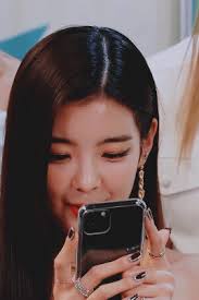 Discover and share the best gifs on tenor. Lia Itzy Tumblr Gadis Cantik Gambar Gaya Swag