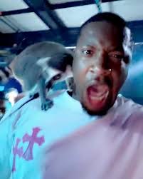 Smiling through it all! Can’t believe this my life 😆