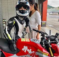 平嶋夏海さん akb48 元 とmt 07 10月5日バイク女子 放送局 ガールズバイカー ヘルメット 車 バイク モーターサイクル オートバイ バイカー 女性ライダー 美女ライダー 女性バイカー helmet bikergirl 亞洲女騎 檔車女孩 車 女子