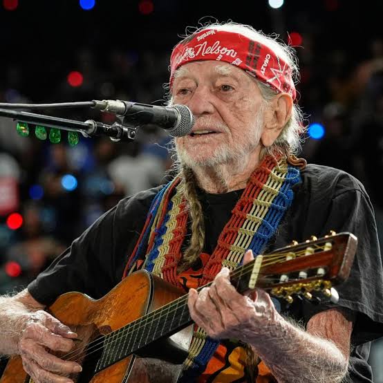 Willie Nelson keeps living the life he loves at 92. 'I'm not through with it yet'