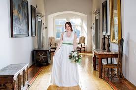 Nach den modetrends bekommen sie die günstige hochzeitskleid in damena.de. Traumhaftes Brautdirndl Hochzeitskleid Von Tian Van Tastique Nun Auch Bei Sommers Edles In Karnten In Osterreich Erhaltlich Www Tianvantastique Com