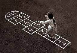 Revise aquí todos los juegos tradicionales y populares. Definicion De Rayuela Que Es Significado Y Concepto