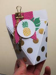 Tuto Une Petite Pochette Petite Pochette Scrapbooking Boite Modele De Boite Cadeau