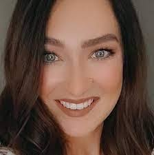 Sarah Kohlman's Instagram, Twitter & Facebook