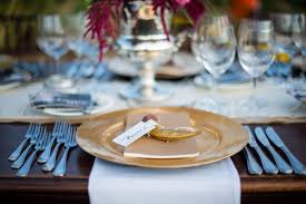 As the music starts playing everyone can start to swing dance and have a little fun. Holiday Dinner Party Decor Tips