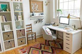 Masanıza içecek dışında bir şey eğer kendi telefonunuzdan izlerseniz bildirimlere bakarken o ders videosu ders olmaktan çıkar. Calisma Masasi Nasil Olmali Dekorasyon Fikirleri