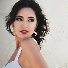 Monique Valverde (@valverdemonique)