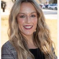 Leanne Cobb's Instagram, Twitter & Facebook