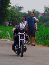 Motor drag yamaha fiz r satu ini pakai teknologi injeksi) tengok bareng yuk spek korekannya! Modifikasi Yamaha New Vega R Jadi Motor Drag Racing