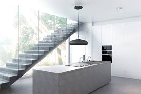 En las cocinas modernas las campanas extractoras se convierten en un elemento decorativo más, en hasta hace pocos años, las campanas de cocina eran la parte menos decorativa de este espacio. Skyloop Ceramic En Negro De Pando La Campana Decorativa De Ceramica Para Cocinas Con Isla Noticias Infurma Online Magazine Del Portal Internacional Del Habitat Diseno Interiorismo Mueble Iluminacion Y Decoracion