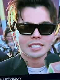 Miren como les miente Telemundo a los fans miren a Sebas en los latín  Grammy en otra televisora a un que eso se sabe que esos programas son pre  grabados