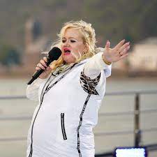 Blöd nur, dass ihre gesangsleistung für die jury nicht so überzeugend ist. Dsds Kandidatin Claudia Jammert Sich In Den Recall Und Will Ins Dschungelcamp Stern De