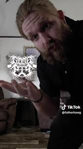 Elizabeth Lambert (@mom.e.lambert)